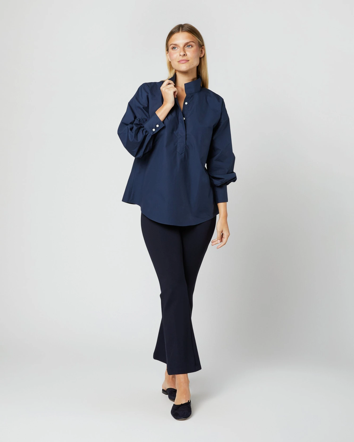 Anaya Popover Shirt In Navy Poplin - Image 6