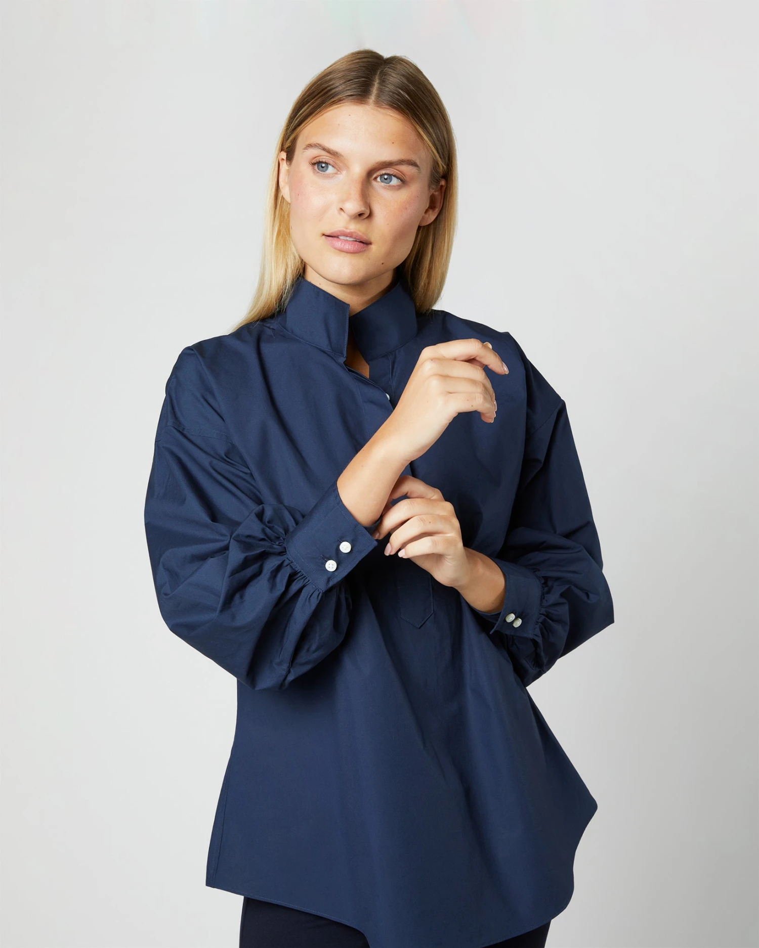 Anaya Popover Shirt In Navy Poplin - Image 8