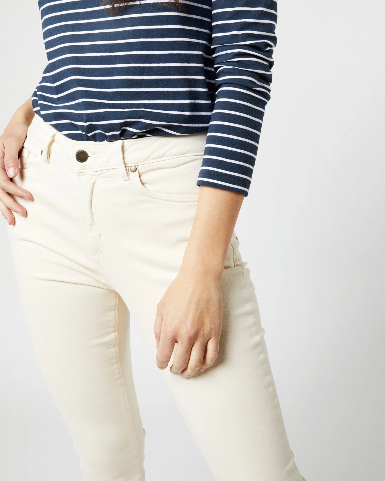 Flare Cropped 5-Pocket Jean In Natural Stretch Denim - Image 7
