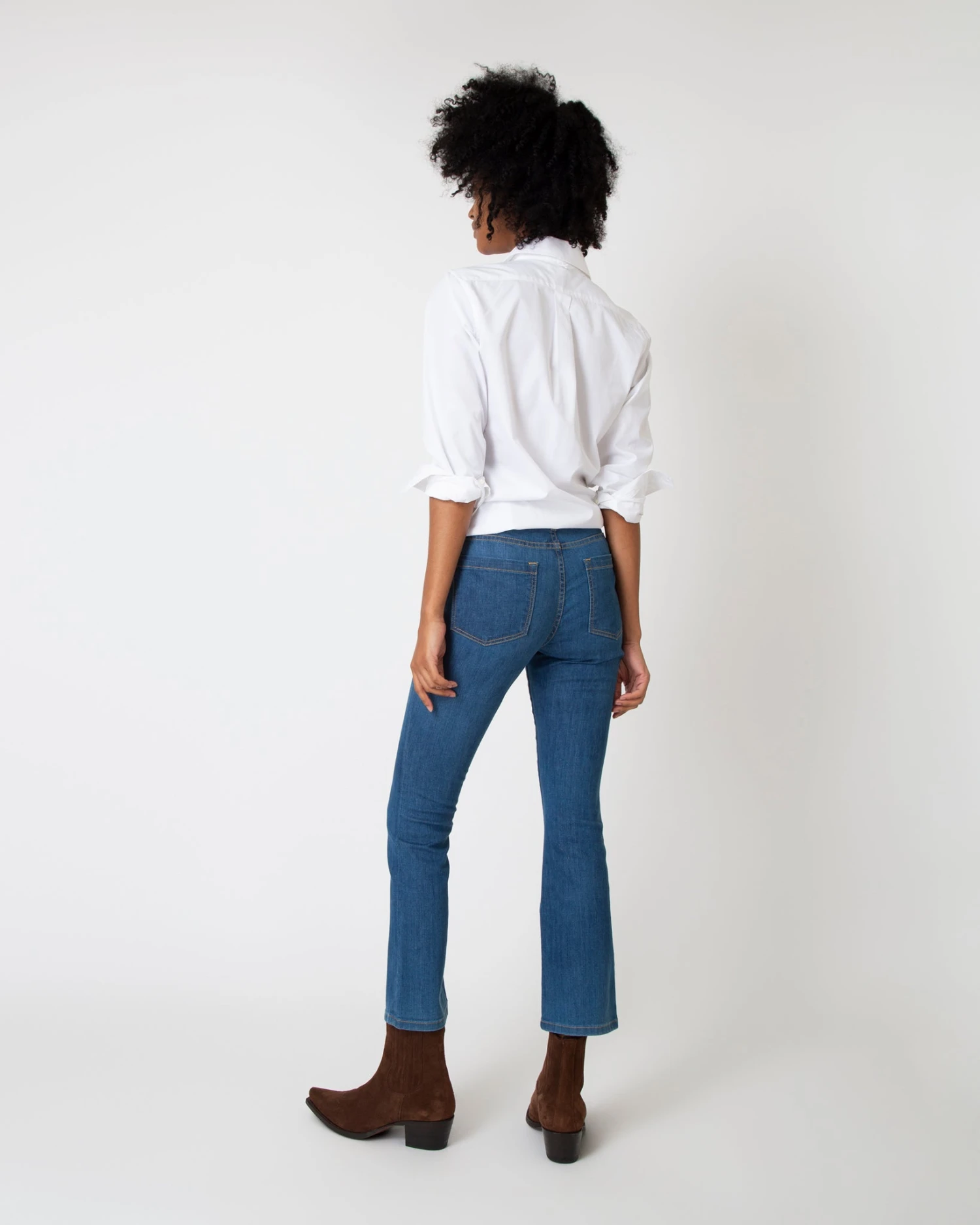 Flare Cropped 5-Pocket Jean In 3-Year Indigo Stretch Denim - Image 4