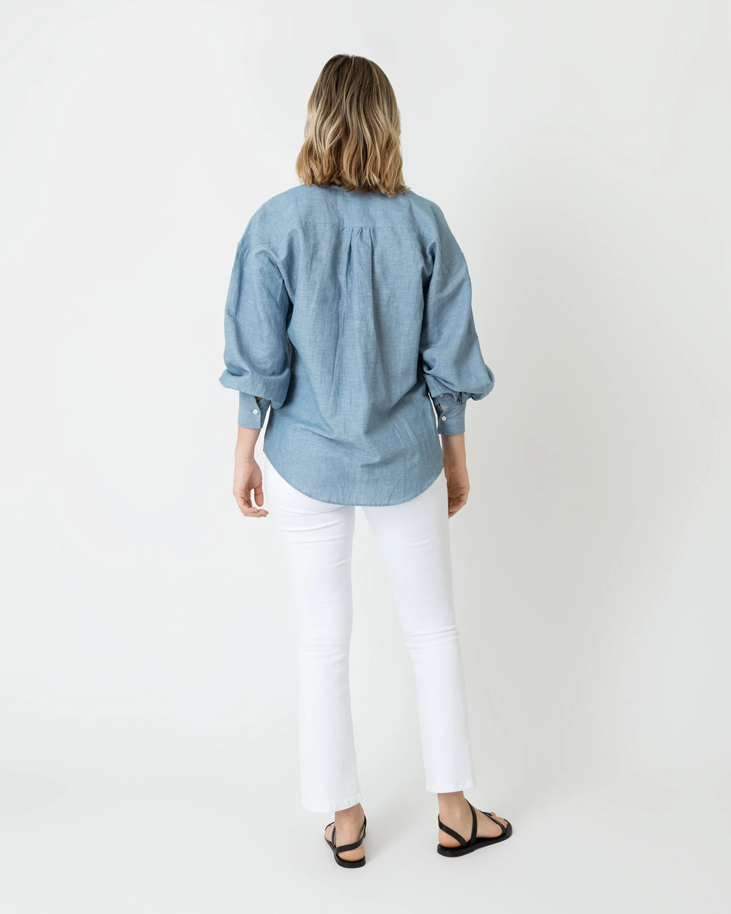 Anaya Popover Shirt In Extra Light Washed Cotolino Chambray - Image 4