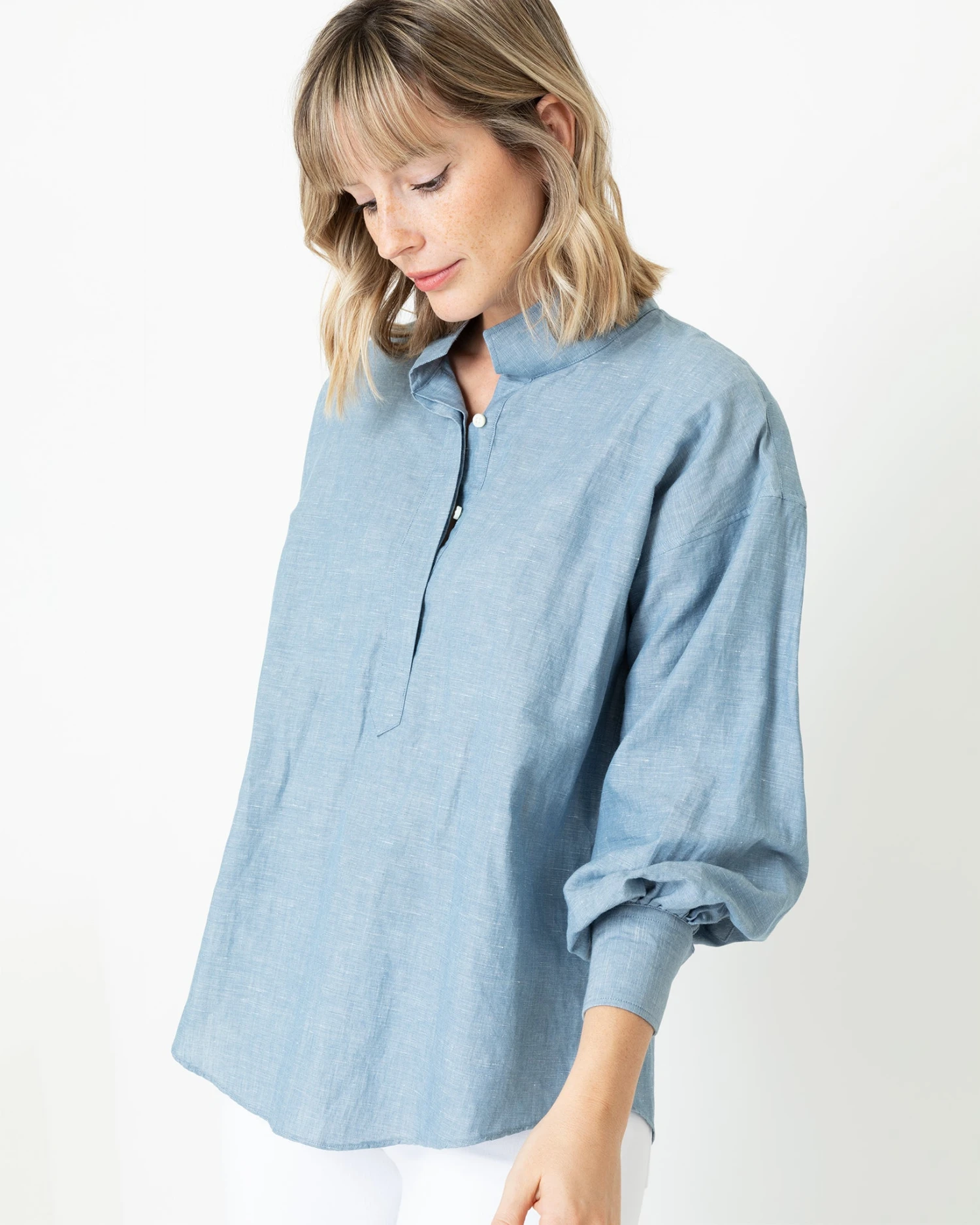 Anaya Popover Shirt In Extra Light Washed Cotolino Chambray - Image 7