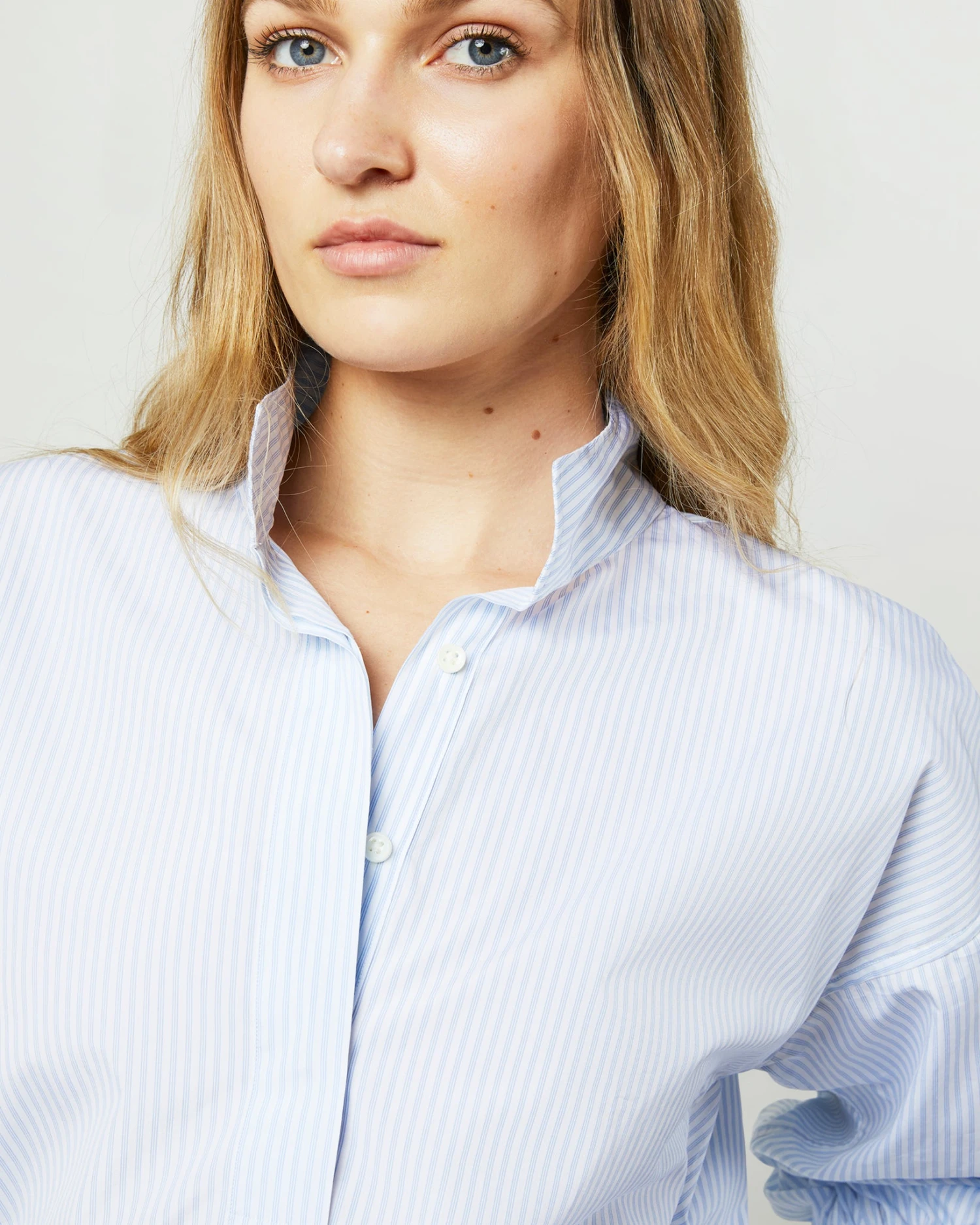 Anaya Popover Shirt In Light Blue Stripe Poplin - Image 2