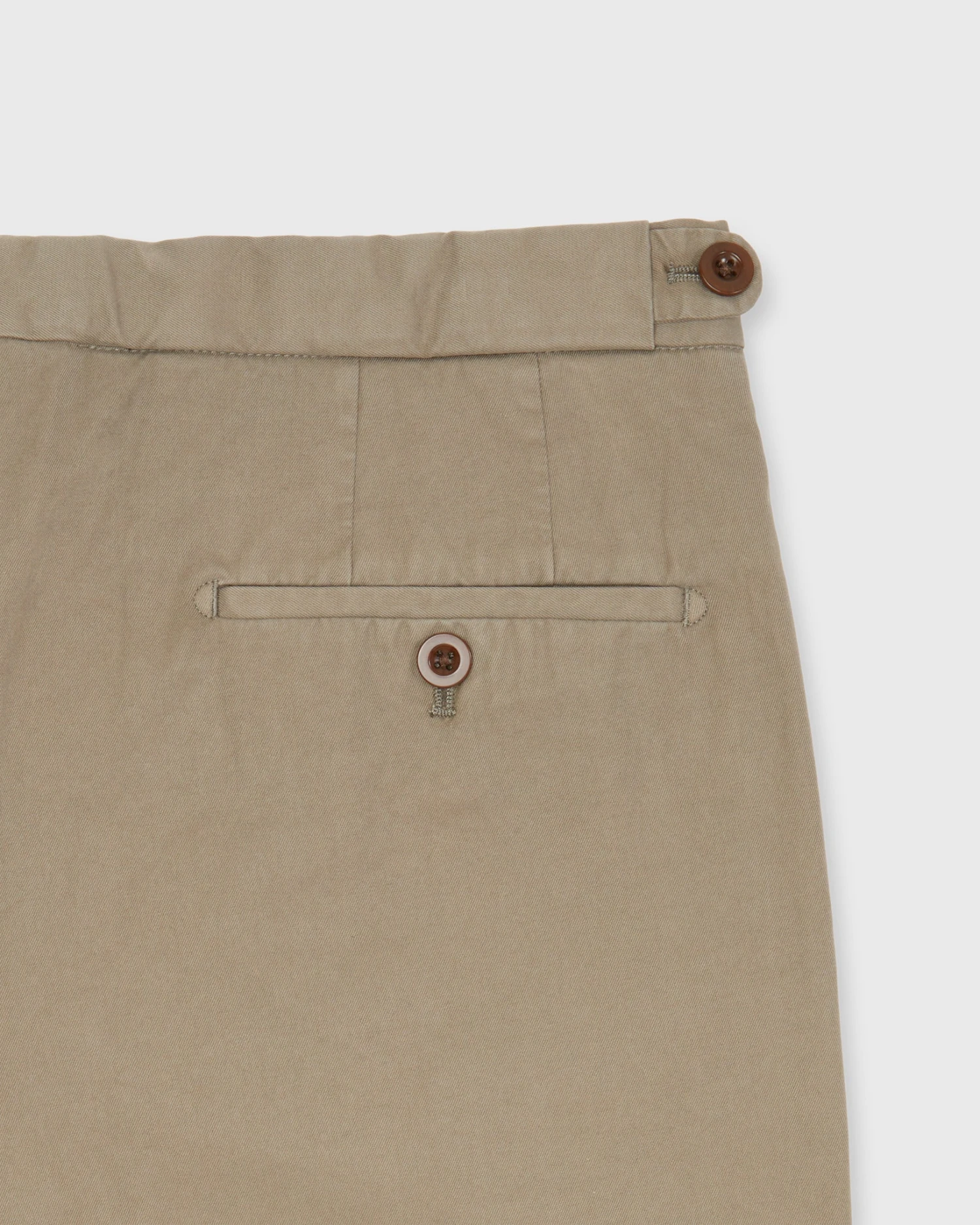 Garment-Dyed Pleated Sport Trouser In Mushroom Lightweight Twill - Image 3
