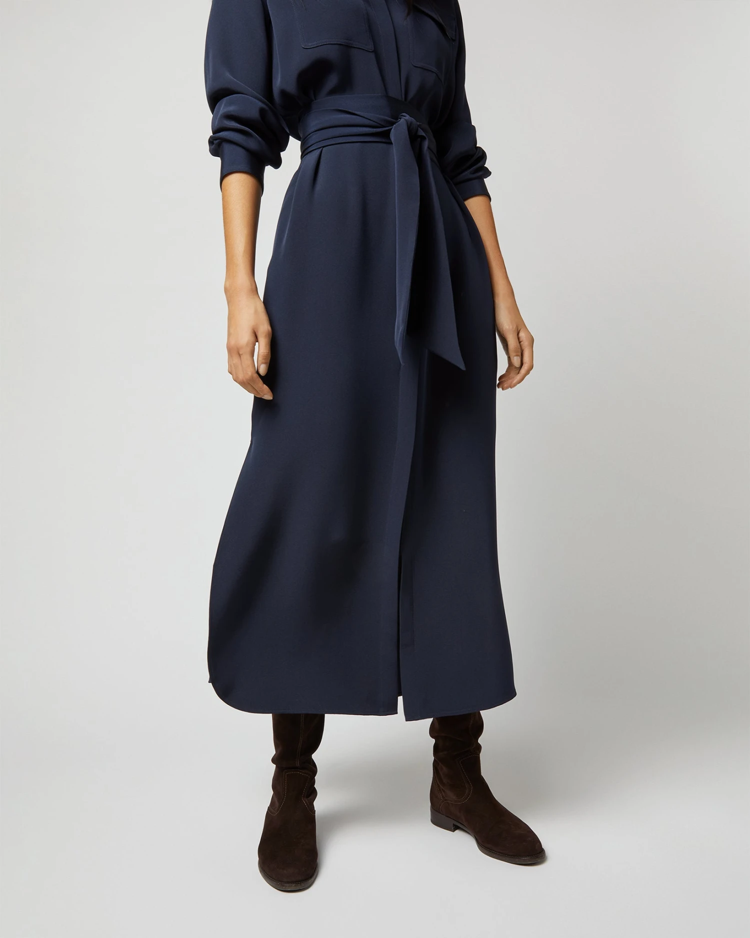 Hannah Dress In Navy Silk Crepe De Chine - Image 9