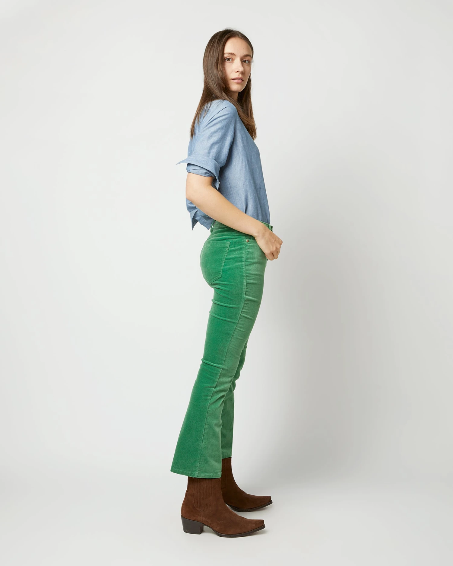 Flare Cropped 5-Pocket Jean In Apple Stretch Velveteen - Image 4