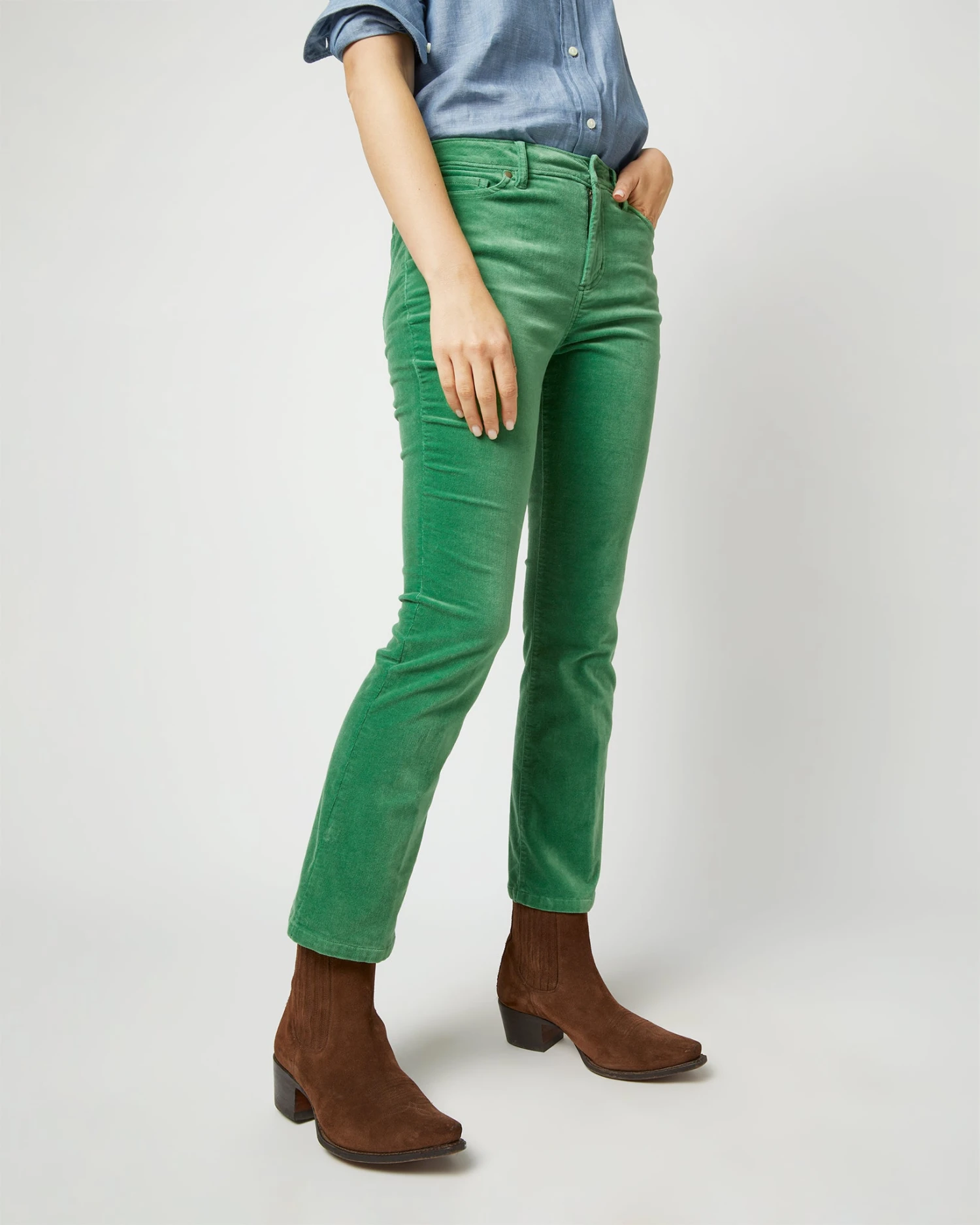 Flare Cropped 5-Pocket Jean In Apple Stretch Velveteen - Image 8