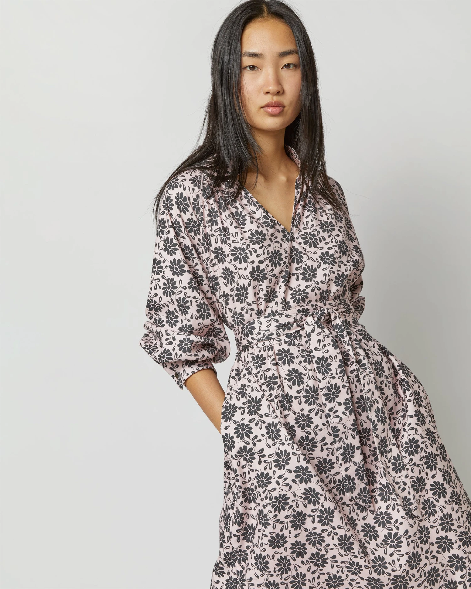 Liya Dress In Light Pink/Charcoal Daisy Stretch Sateen - Image 3