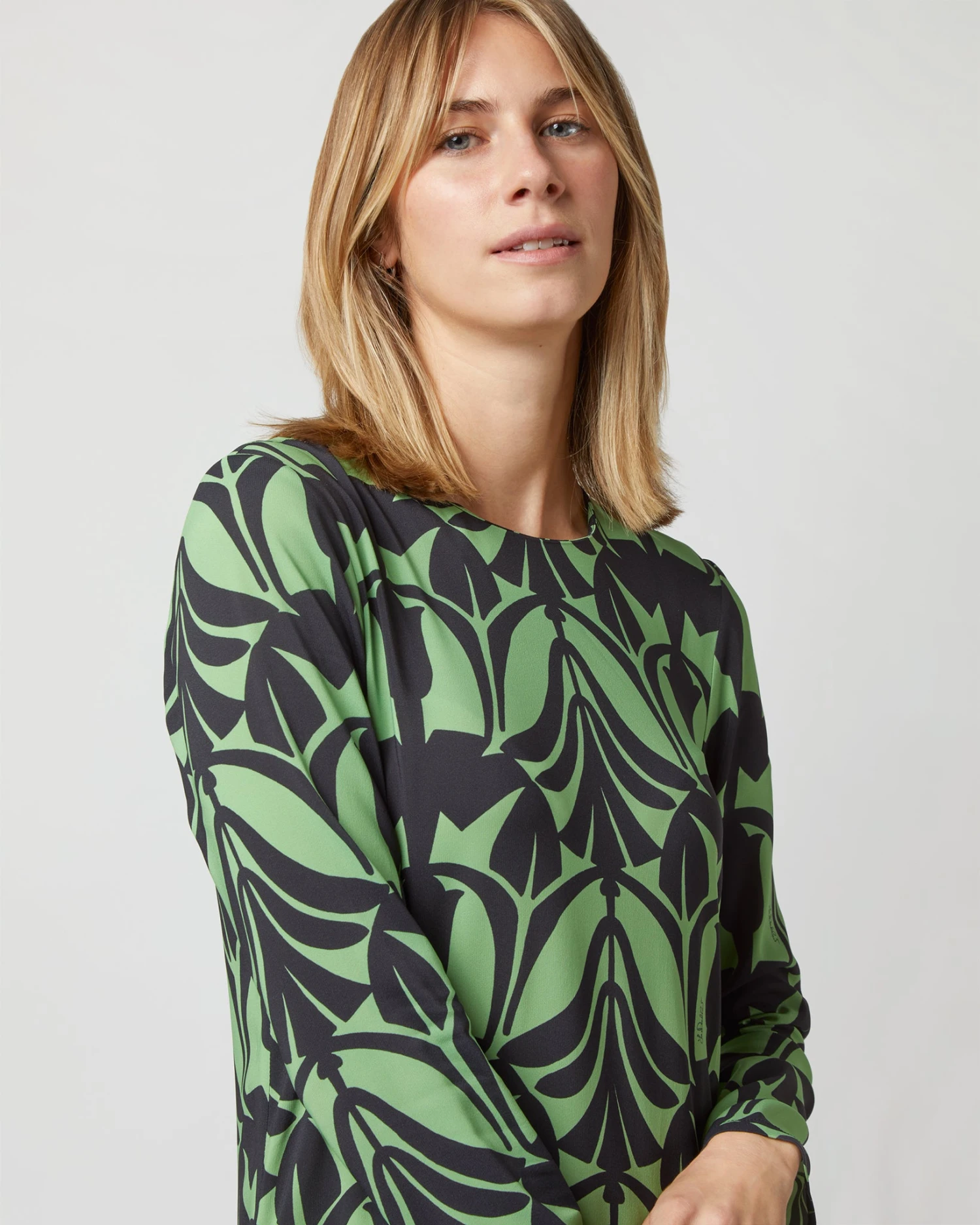 Long Sleeve Swing Dress In Papyrus Green Sablé - Image 5