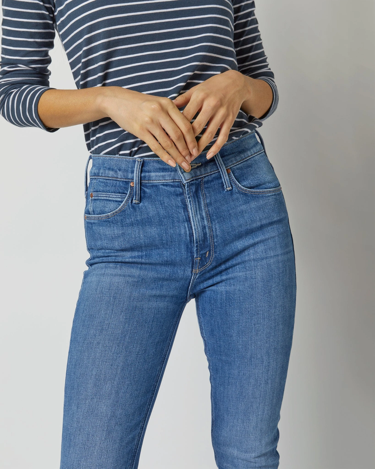 The Mid Rise Dazzler Ankle Fray Jean In New Sheriff In Town - Image 5